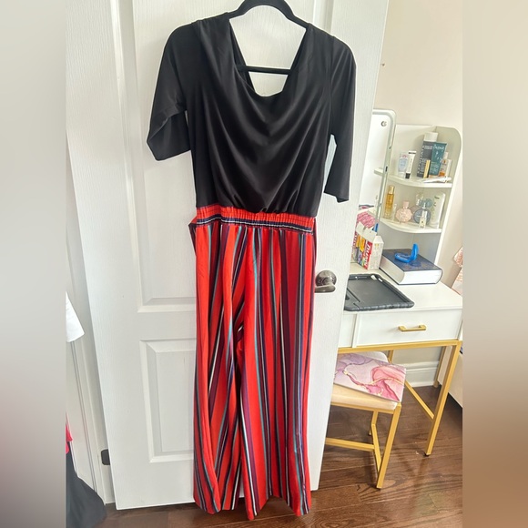 Jumpsuit only worn once and in excellent condition - Picture 2 of 3